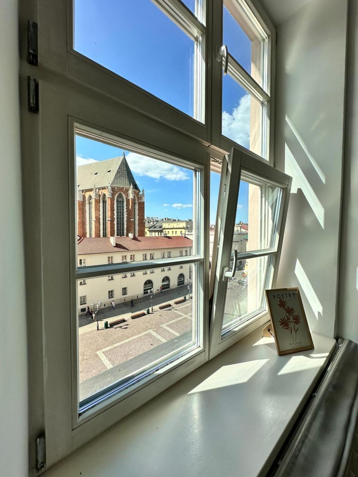 Small Market Square - Old Town Красков Екстериор снимка